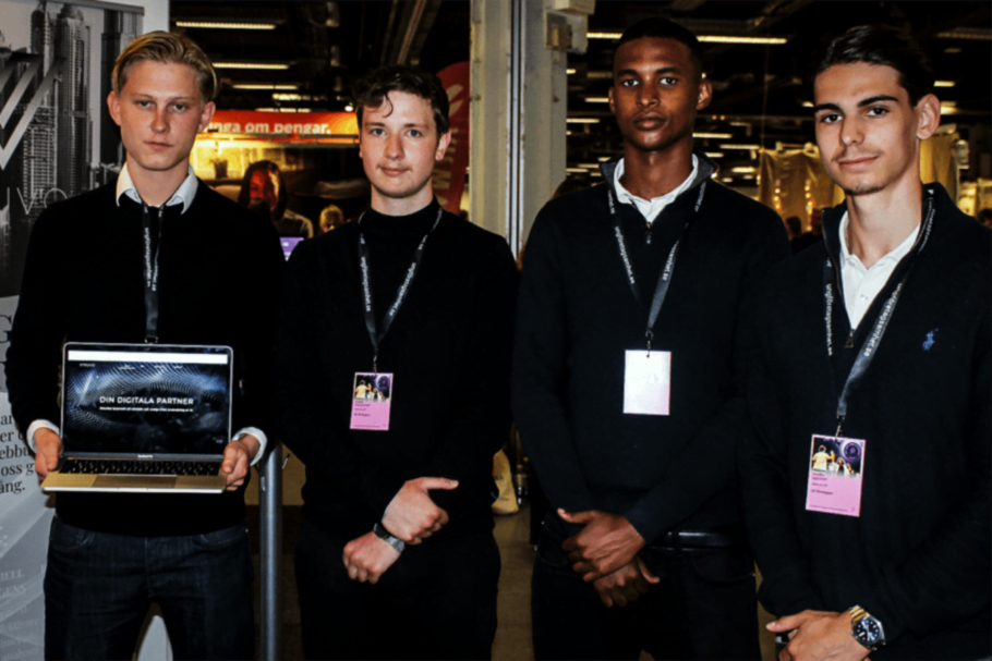 Patryk, Gustav, Theo och Yonis, eleverna bakom UF-företaget Venuvo UF, på SM-finalen i UF.