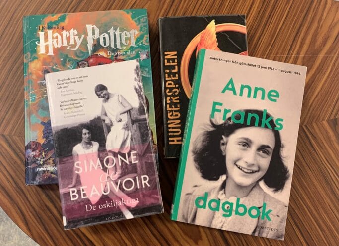 Här är några av de förbjudna böckerna – Harry Potter, De oskiljaktiga av Simone de Beauvoir, Hungerspelen och Anne Franks dagbok.