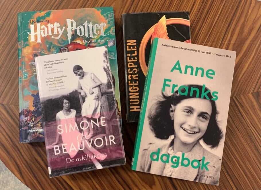 Här är några av de förbjudna böckerna – Harry Potter, De oskiljaktiga av Simone de Beauvoir, Hungerspelen och Anne Franks dagbok.