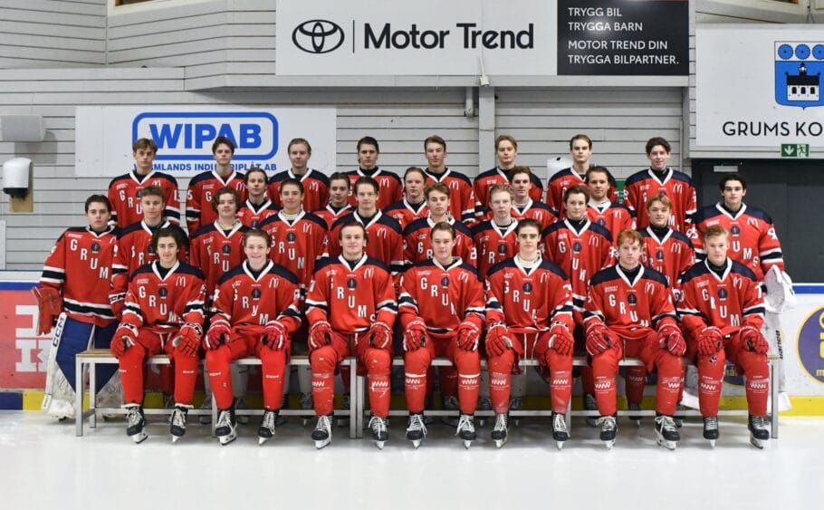 Affärsgymnasiet Sportsacademy Karlstad samarbetar med Grums IK Hockey och erbjuder en hockeyinriktning. För första någonsin har J18-laget tagit sig till den högsta ligan inom svensk juniorhockey.
